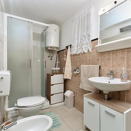 House 1009 Holiday home Smoljanci