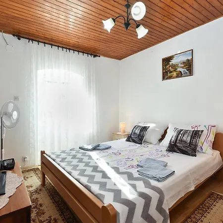 House 1009 Smoljanci