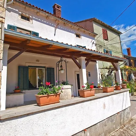 House 1009 Holiday home Smoljanci