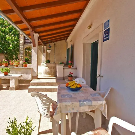 House 1009 Holiday home Smoljanci