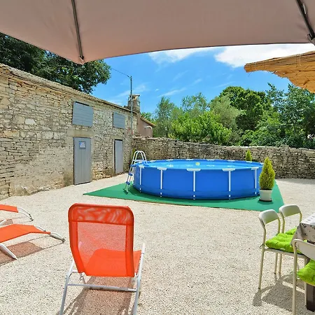 House 1009 Holiday home Smoljanci